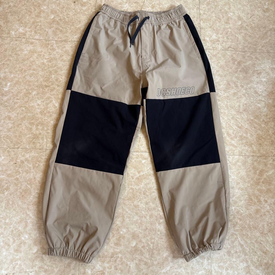 DC SHOECO. スノーボードウエア　セットアップ上下　ベージュ　男女兼用