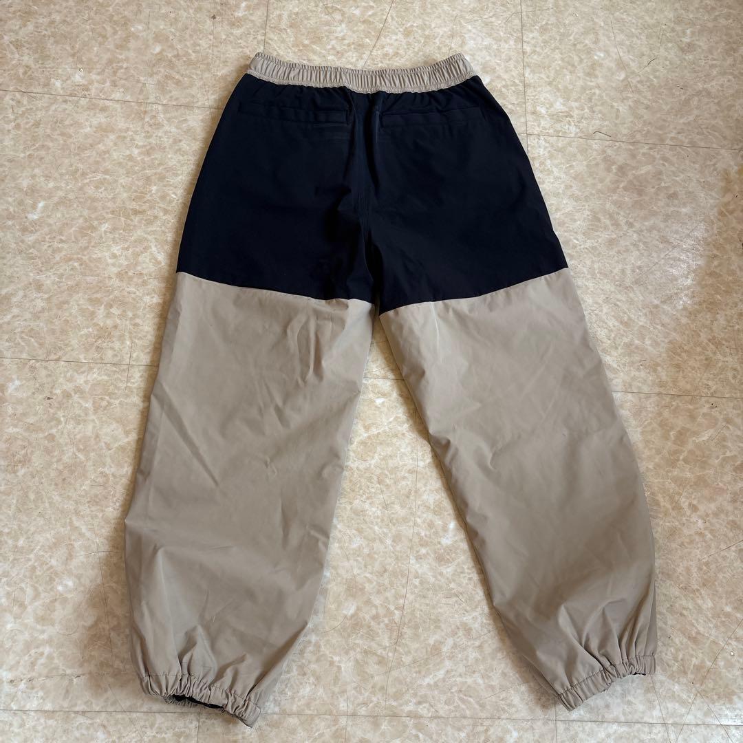 DC SHOECO. スノーボードウエア　セットアップ上下　ベージュ　男女兼用