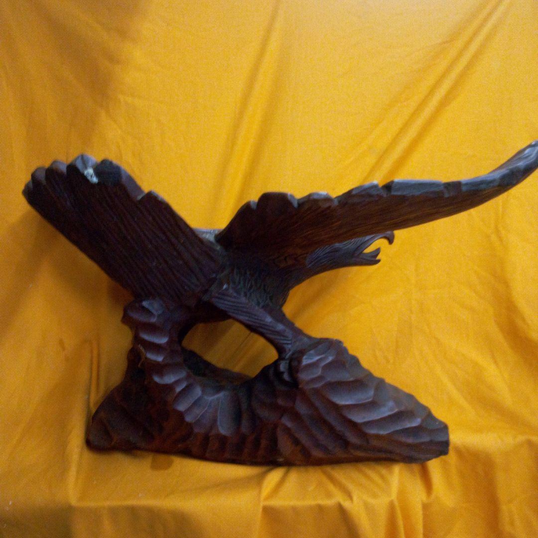 一刀彫？の鷲か鷹の置物