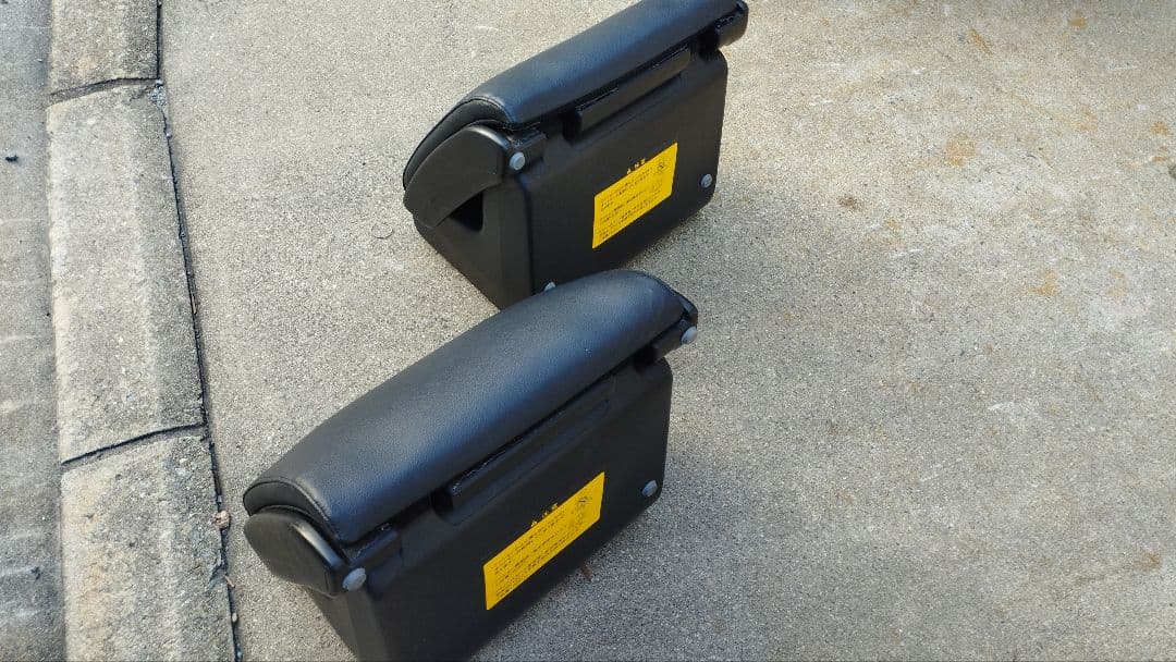 トヨタ　ノア　純正オットマン