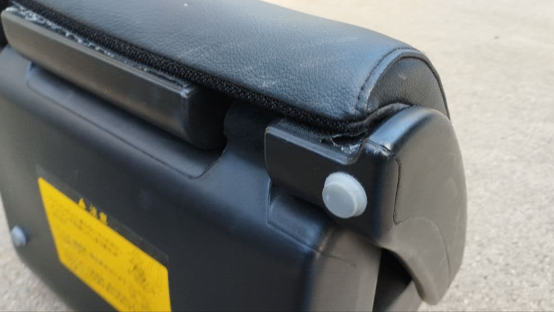 トヨタ　ノア　純正オットマン