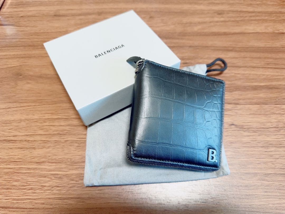 バレンシアガの二つ折り財布