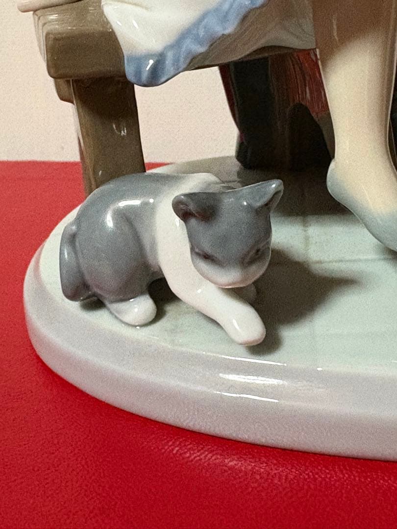 LLADRO リヤドロ　子供と猫のフィギュア