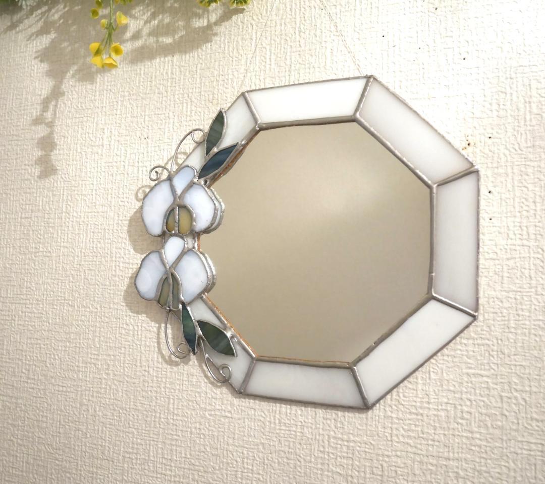 ✴︎:.。清楚な白と蘭の花のステンドグラスの八角形の鏡 　限定品♪
