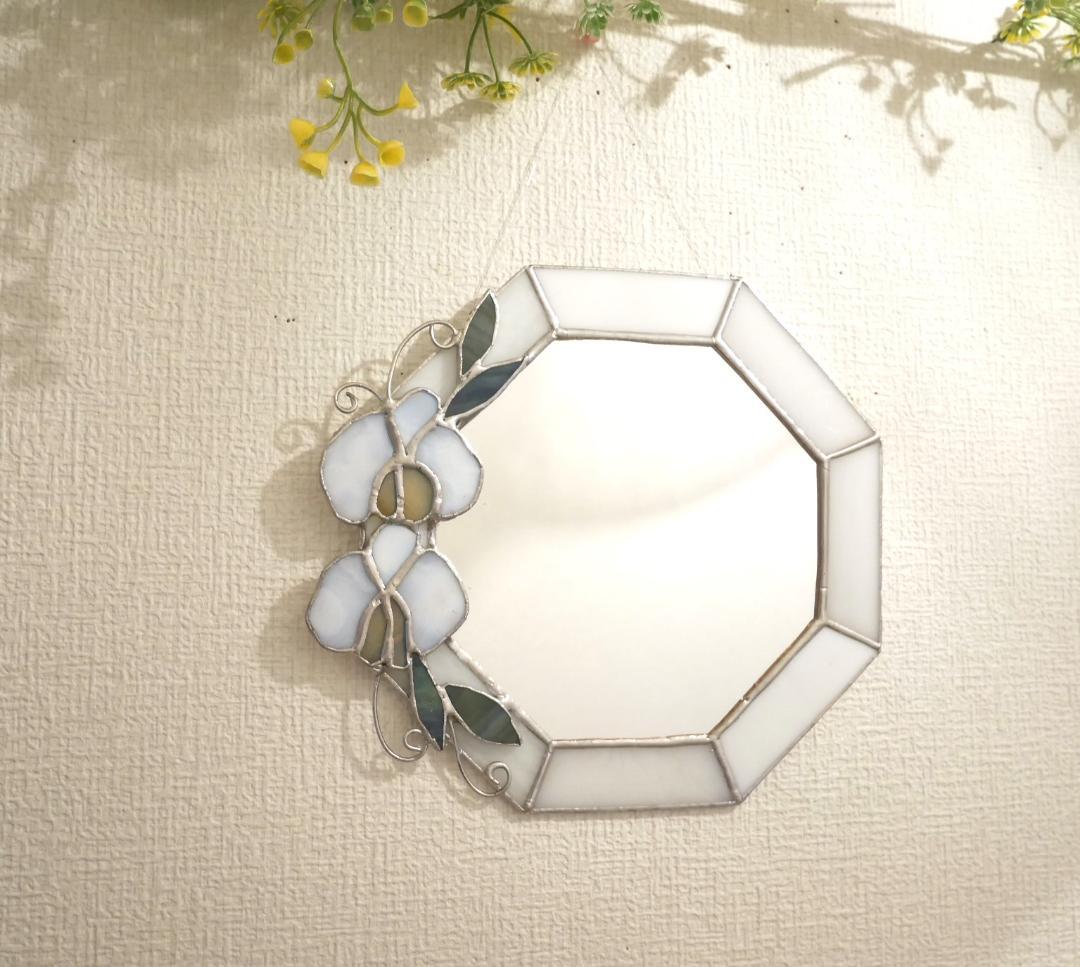 ✴︎:.。清楚な白と蘭の花のステンドグラスの八角形の鏡 　限定品♪