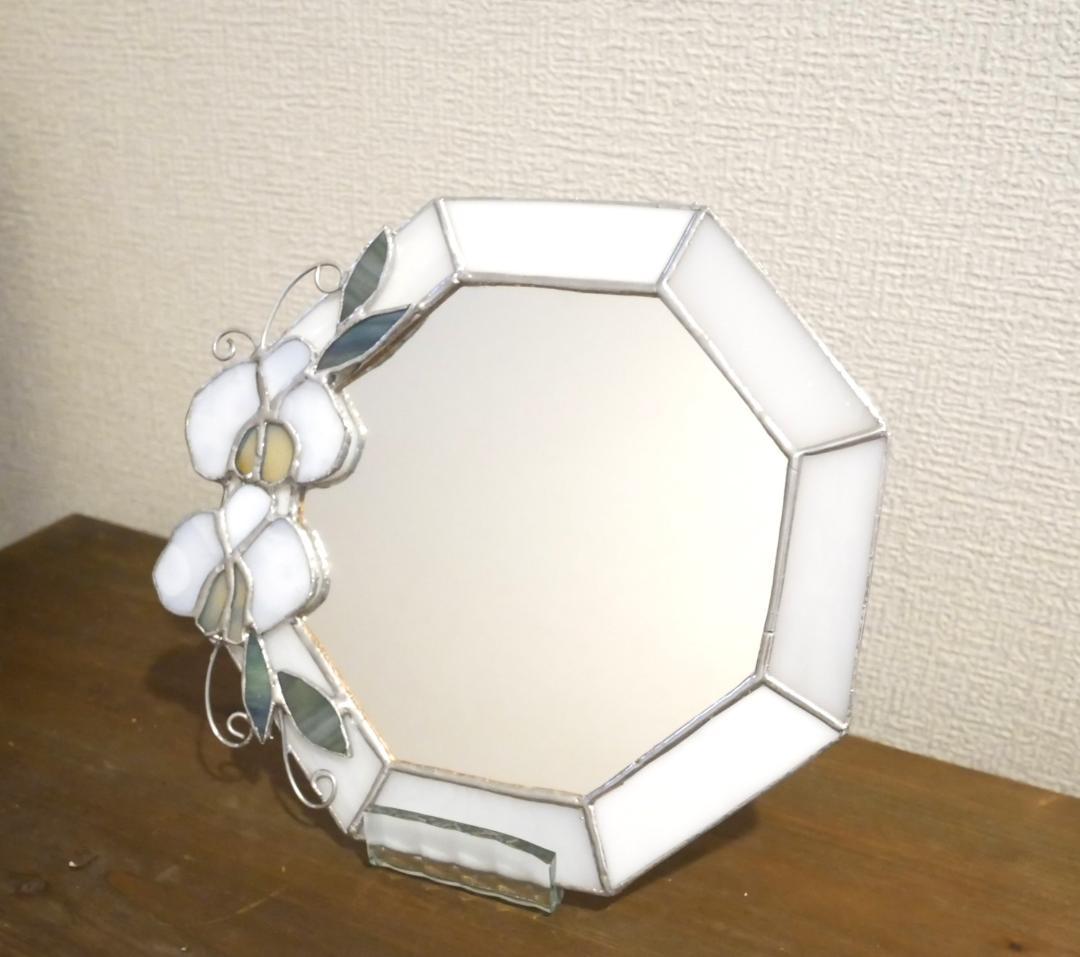 ✴︎:.。清楚な白と蘭の花のステンドグラスの八角形の鏡 　限定品♪