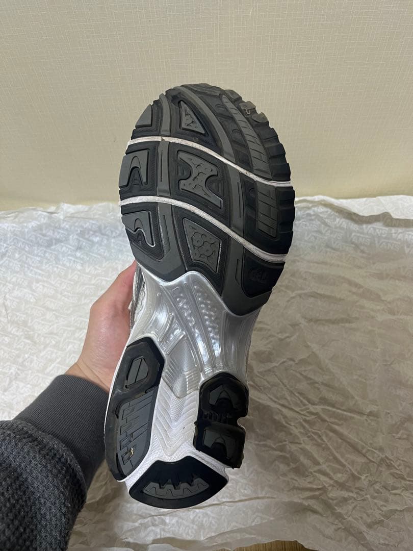 靴 asics GEL-KAYANO 14 WHITE/GRAPHITE GREY