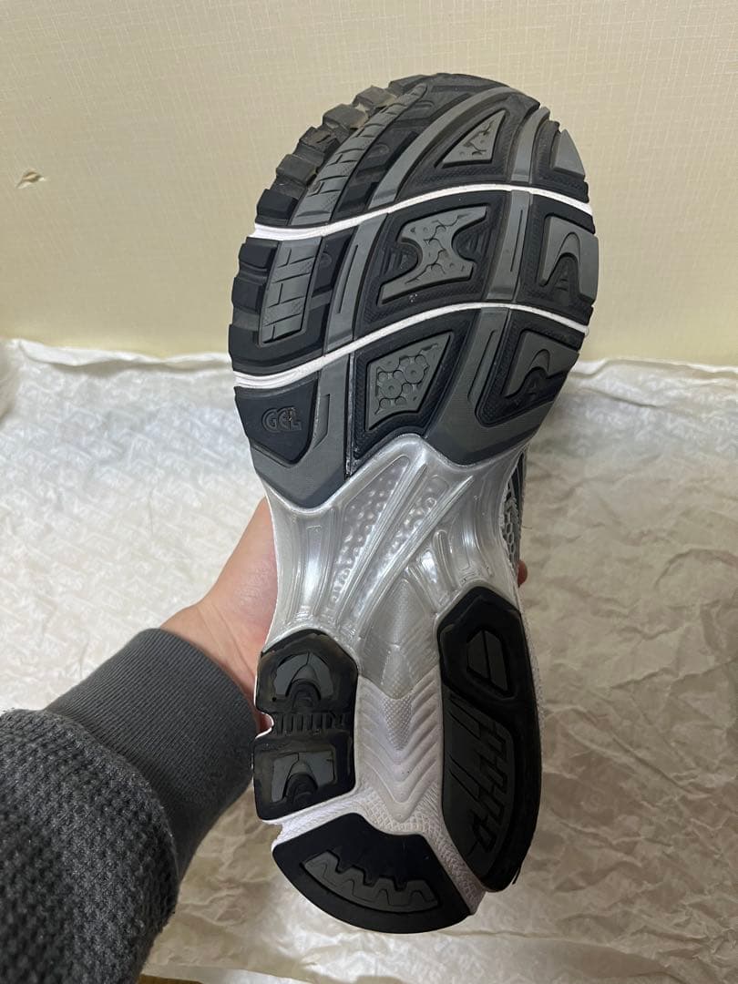 靴 asics GEL-KAYANO 14 WHITE/GRAPHITE GREY