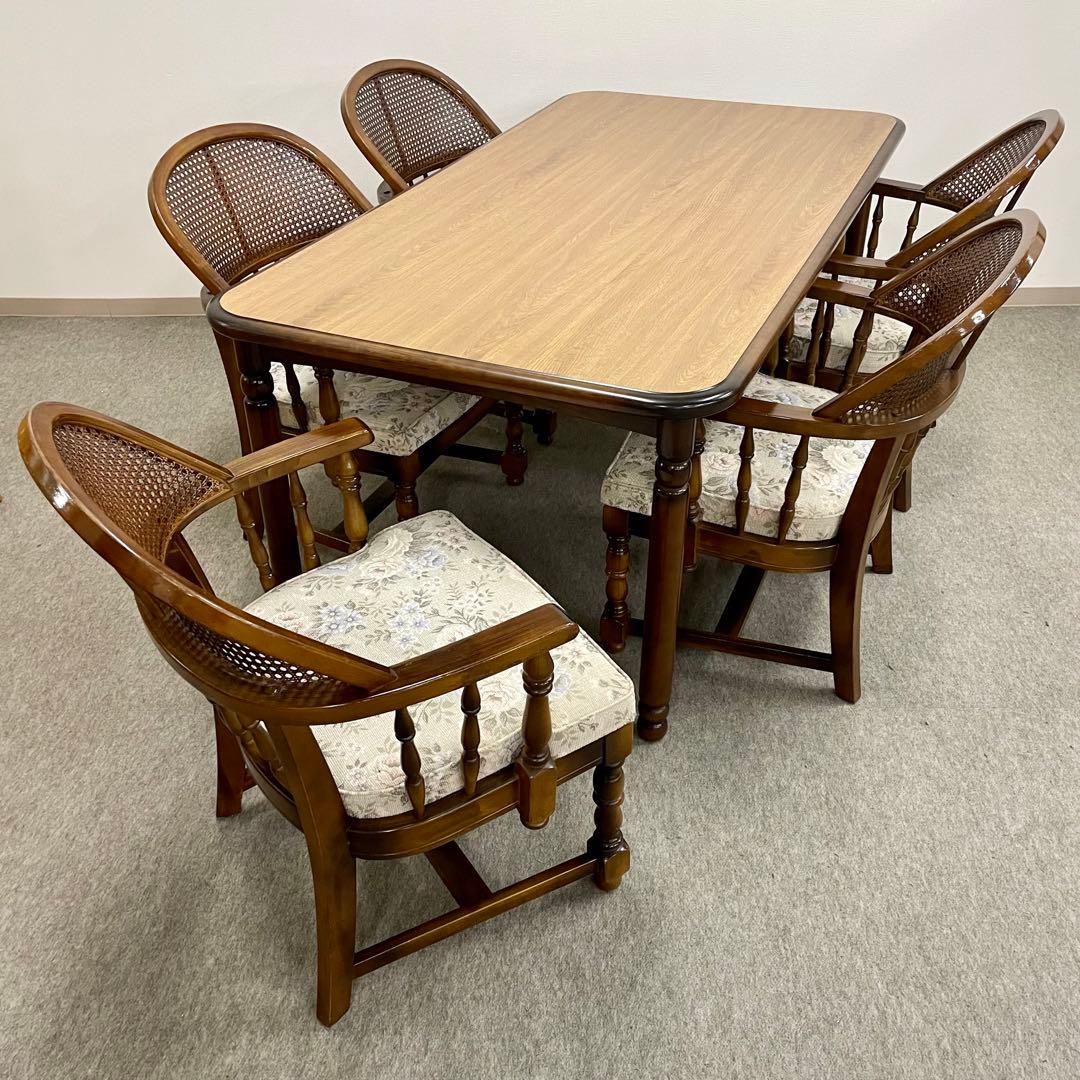 【カリモク】\"コロニアル\"CC3400 肘付食堂椅子