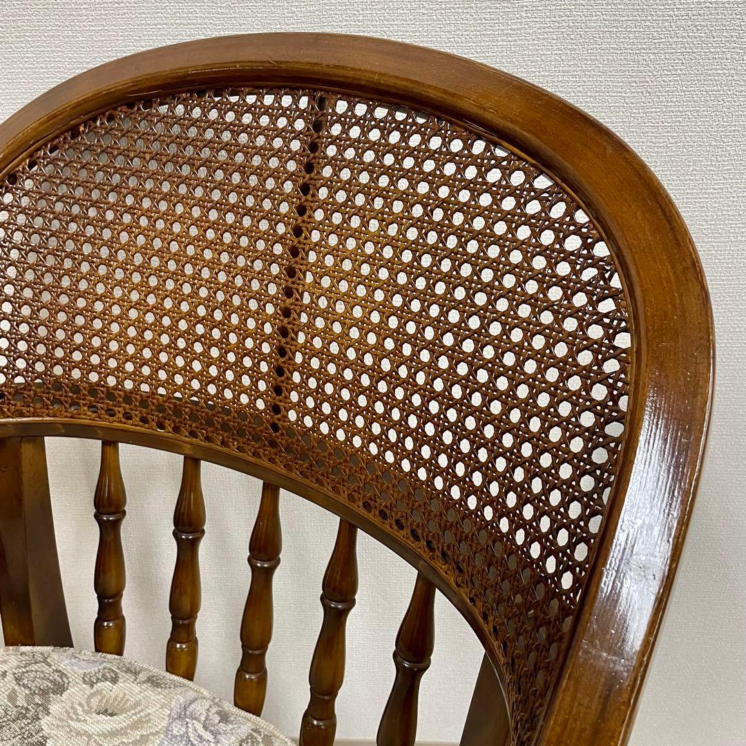 【カリモク】\"コロニアル\"CC3400 肘付食堂椅子