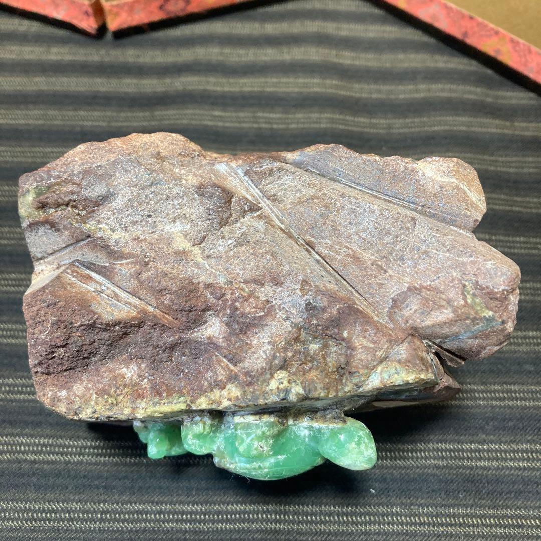 クリソプレーズの彫刻品　美しい色合いの親子亀　オーストラリアヒスイ　翡翠　観賞石