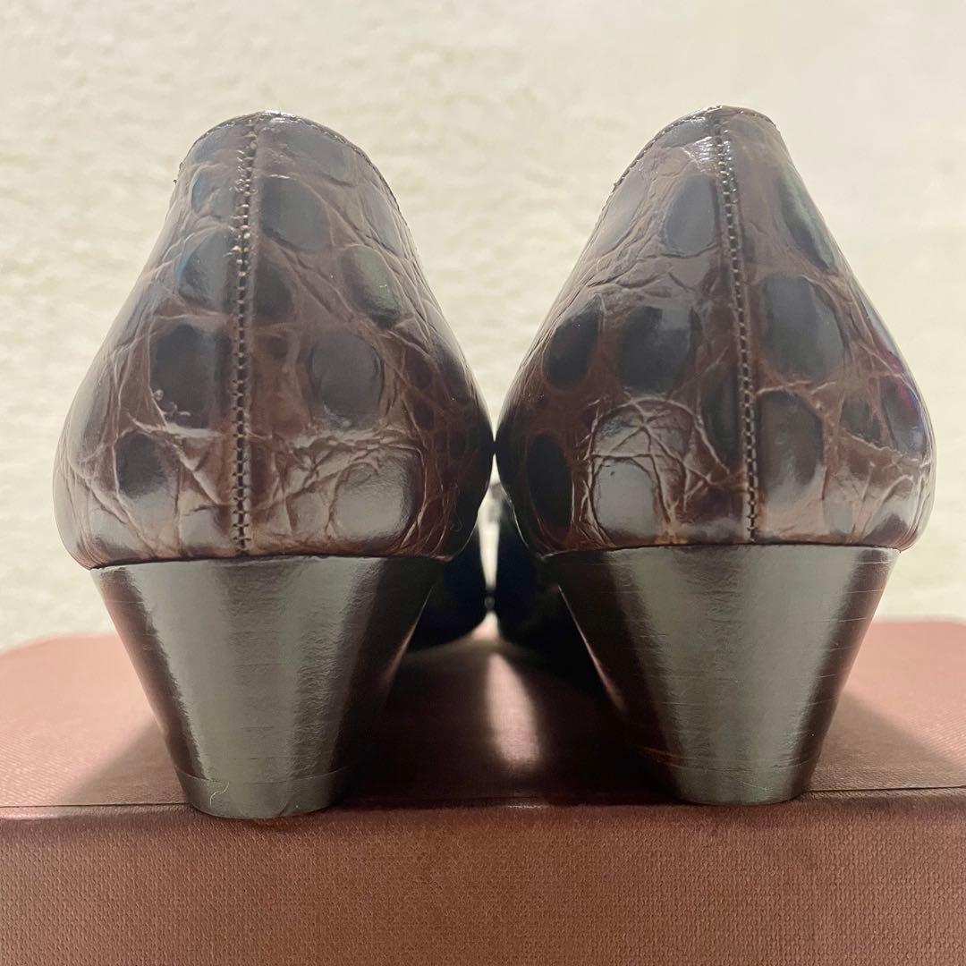 未使用級 サルヴァトーレフェラガモ ヴァラ 型押しレザー パンプス 5.5