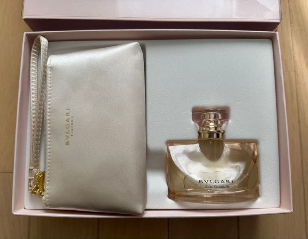 【新品・未使用】BVLGARI Rose Essentielle ポーチセット