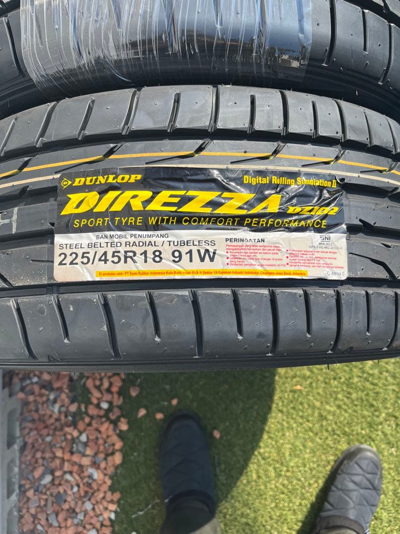 藤*之様 DUNLOP DIREZZA 225/45R18新品4本