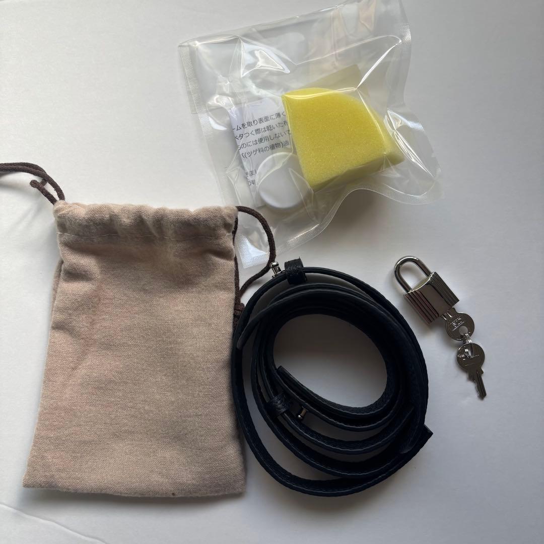 【新品】4U プレミアム 本革　キューブバッグ GM ブラック