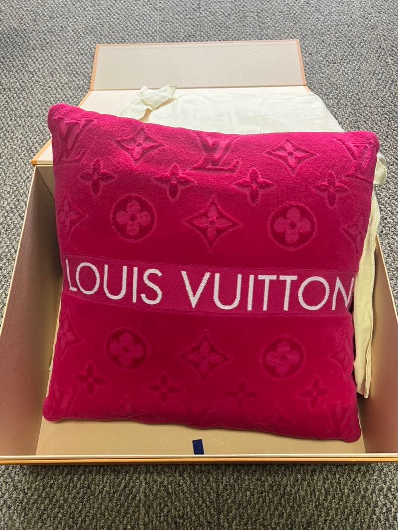 LOUIS VUITTON クッション・LV バケーション　 ピンク
