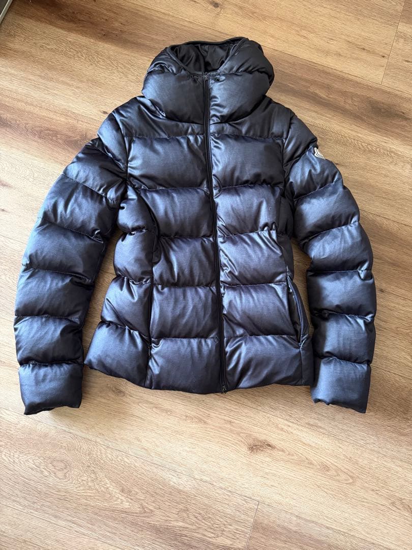 スヌスヌ。 美品❣️MONCLER ネイビーダウンジャケット フード付き