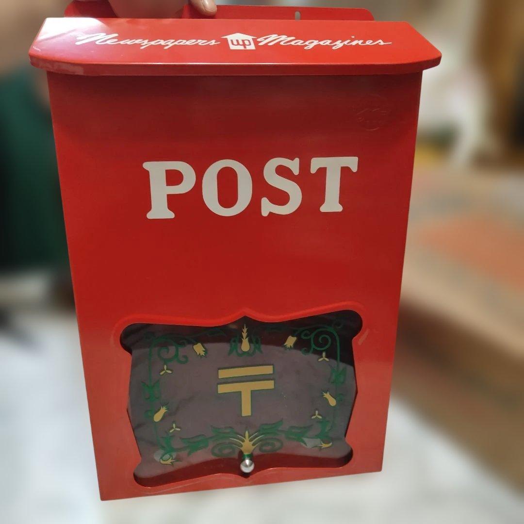 赤い郵便ポストボックス