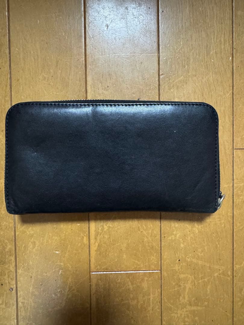 GIVENCHY スタッズ付き長財布 ブラック