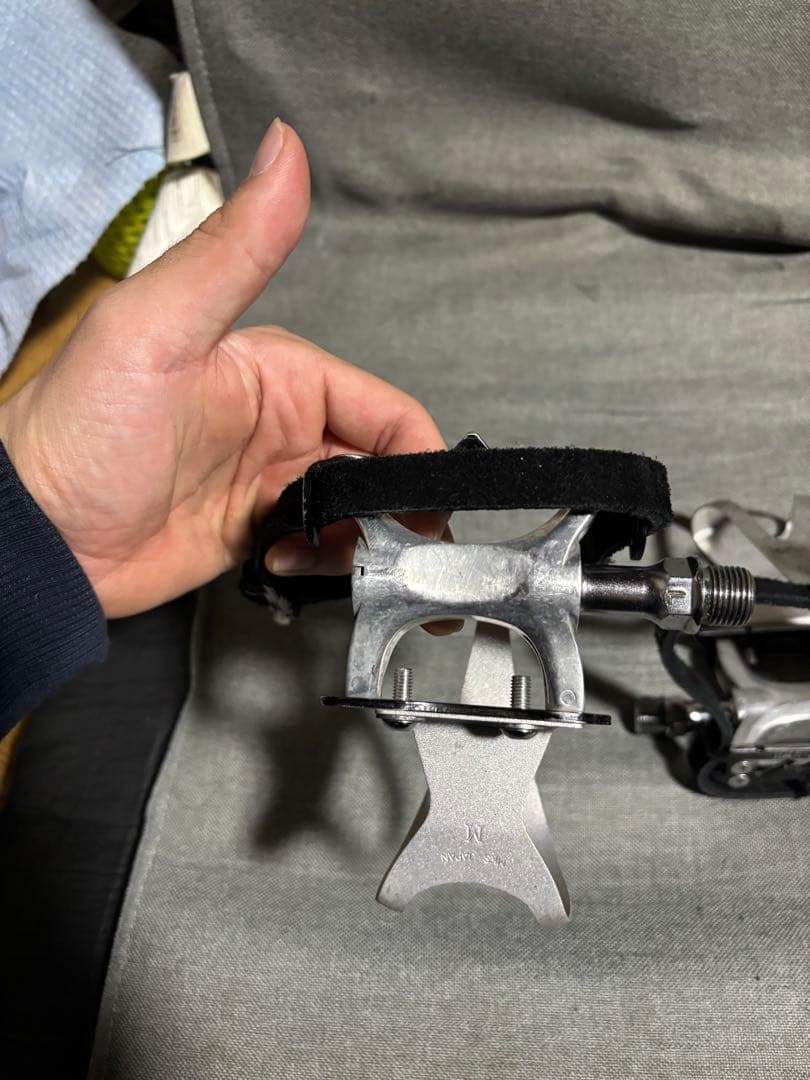 競輪ペダルsupreme njs