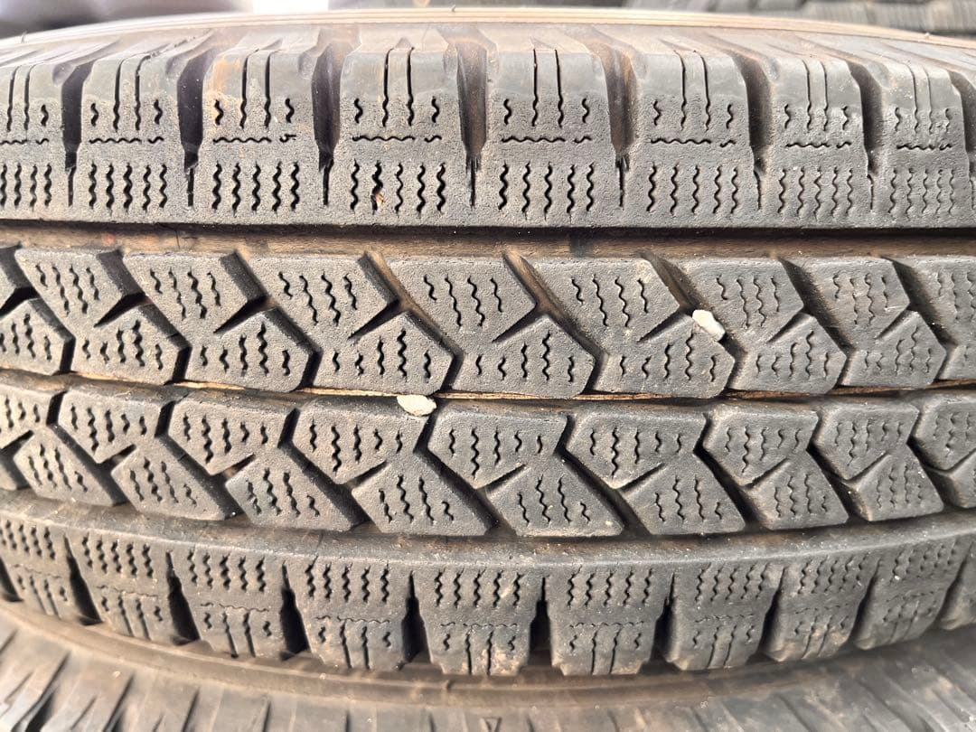 145R13 LIGHT TRUCKブリヂストン　スタッドレス　4本セット