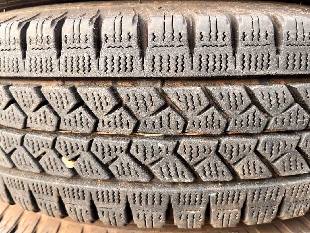 145R13 LIGHT TRUCKブリヂストン　スタッドレス　4本セット