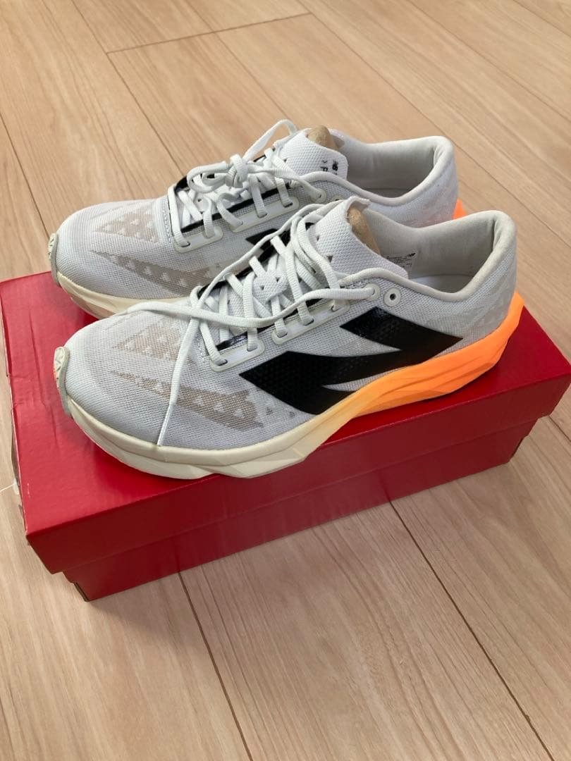 NB FuelCell Pvlse v1／ランニングシューズ24.0cm