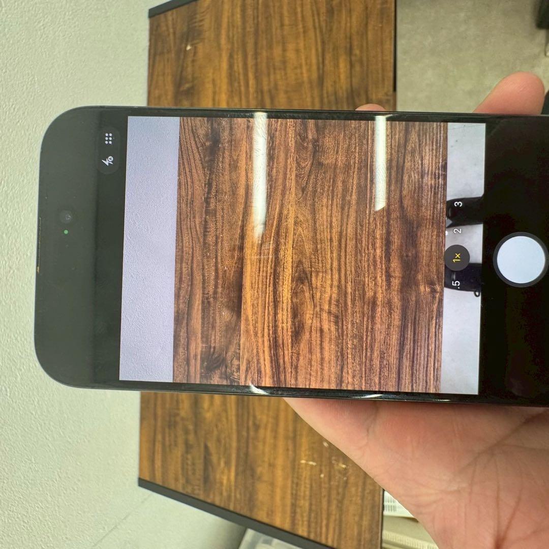 iPhone 15 Pro 256GB MTUC3J/A SIMフリー 背面割れ