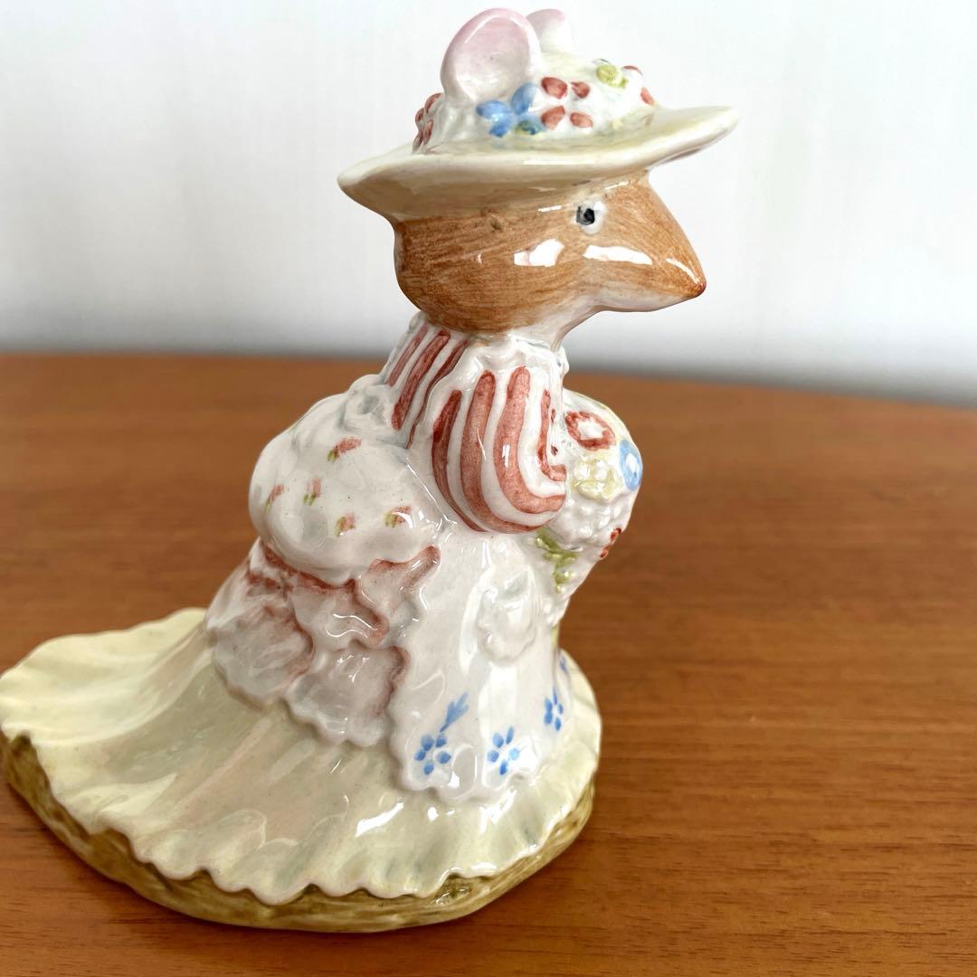 ロイヤルドルトン　ブランブリーヘッジ 結婚式　フィギュリン　置物