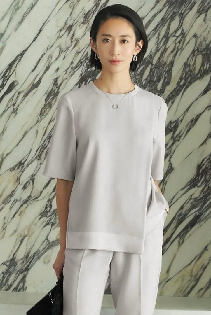 a*s様 icb FluidBackSatin Tブラウス 新品　大きいサイズ