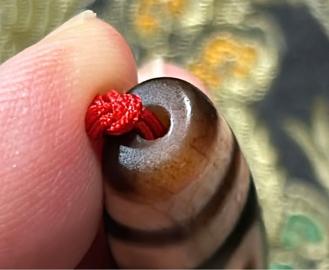 三眼天珠　朱砂　老天珠　台湾至純天珠／送料込　匿名発送／チベット　天珠　お守り