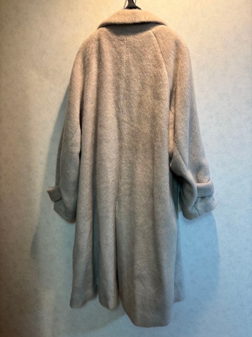 スナイデル今季　ベージュ ロングコート 襟付き ブローチ付き