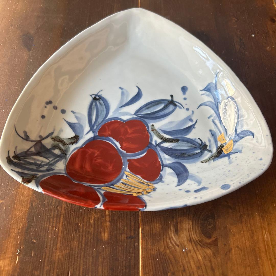 作家　陶芸作家　梅田純一　三角皿　三角鉢　椿