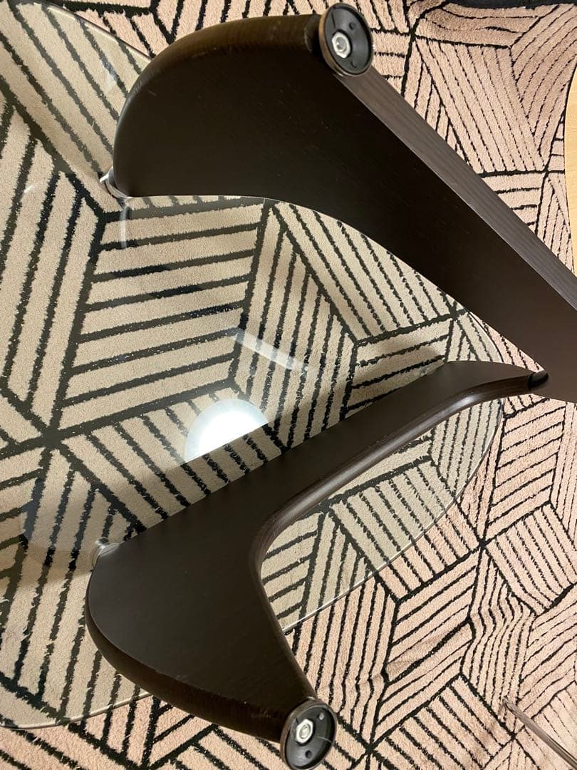 モダンガラステーブル