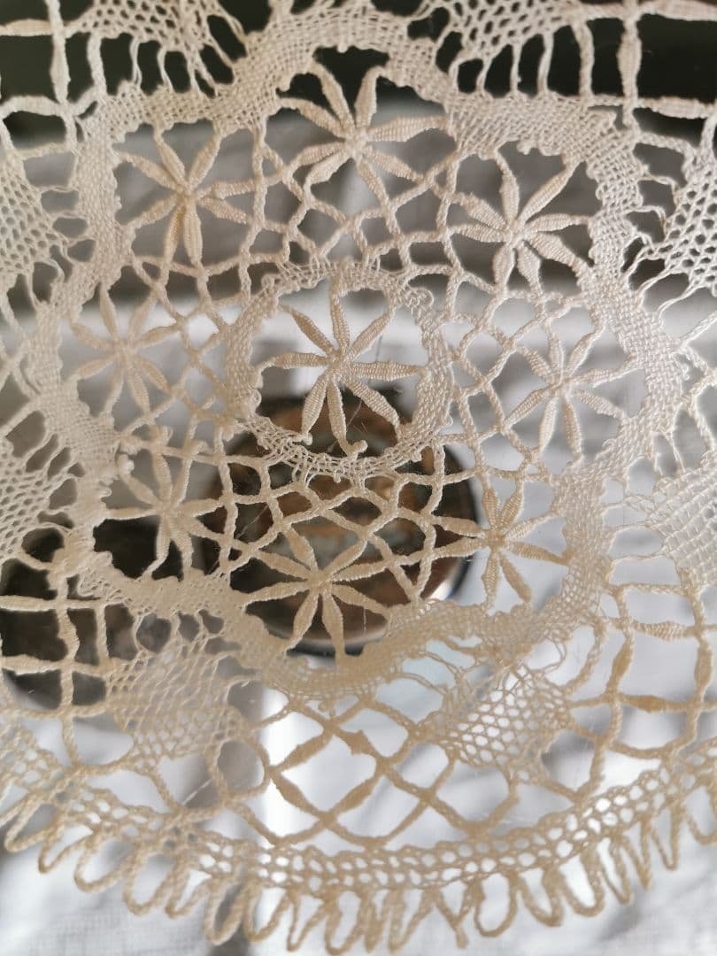 アンティーク ベルギーブルージュ ごく細い糸の線状の花 繊細なボビン編みレース