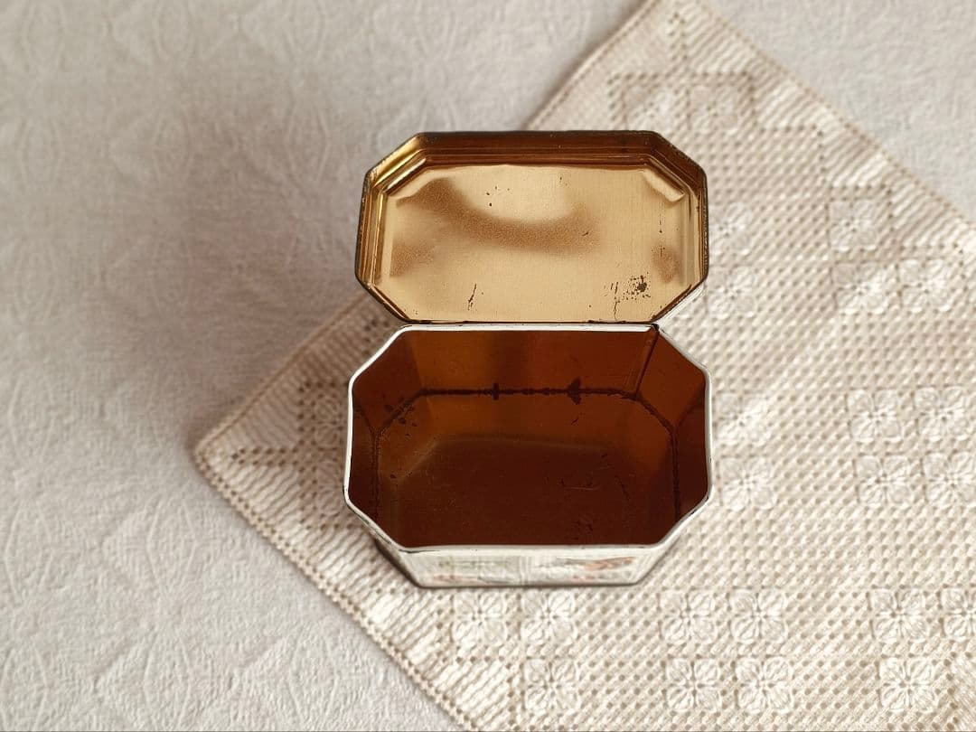 * vintage box ୨୧ お馬さんデザイン tin ボックス