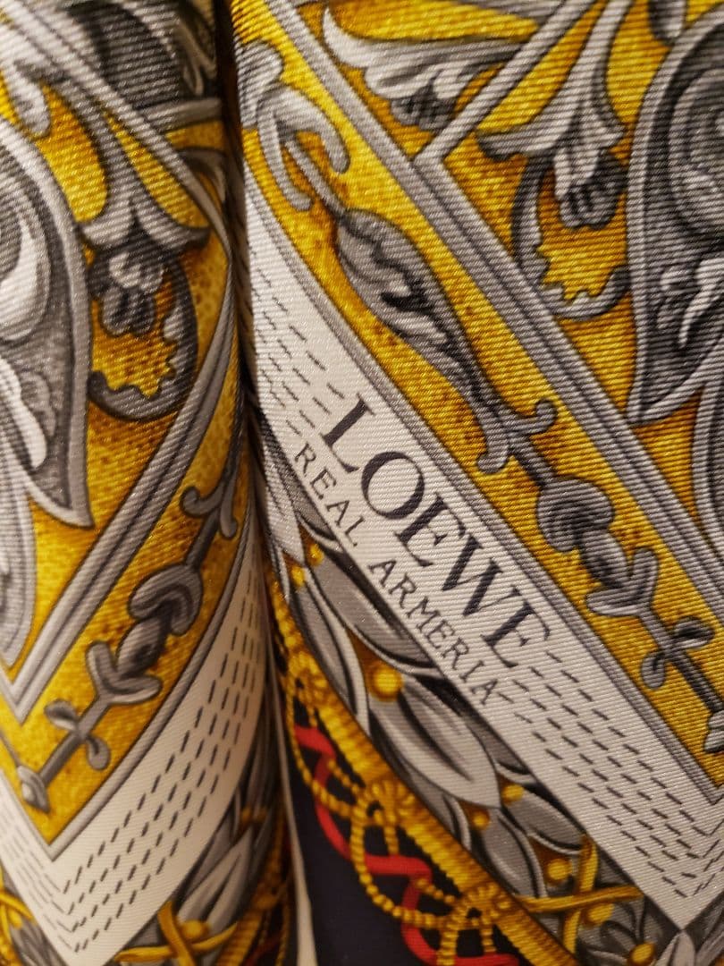 【美品】LOEWE 　ロエベ　ヴィンテージ　シルク100%　大判　イタリア製