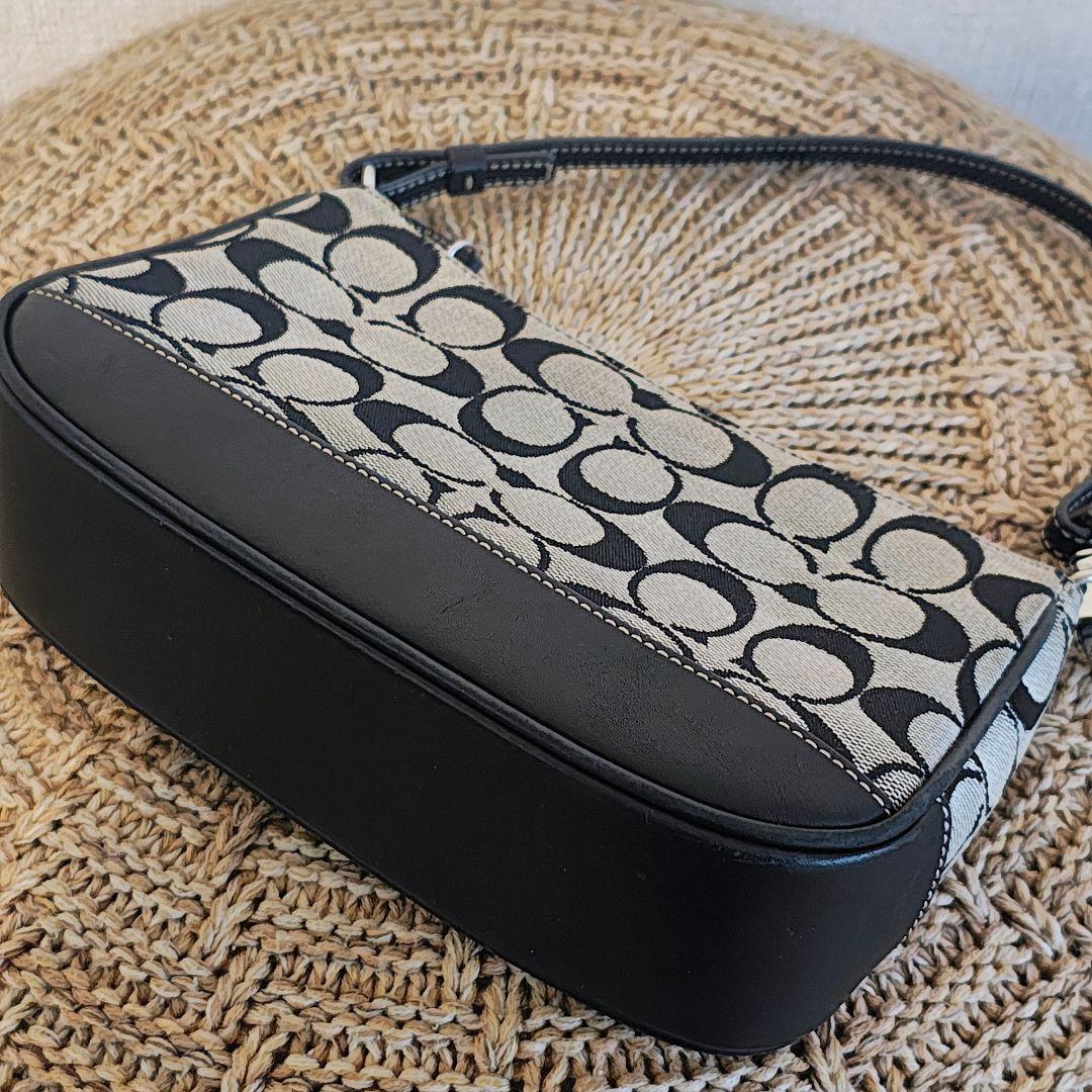 美品 COACH コーチ アクセサリーポーチ キャンバス 黒 シグネチャー