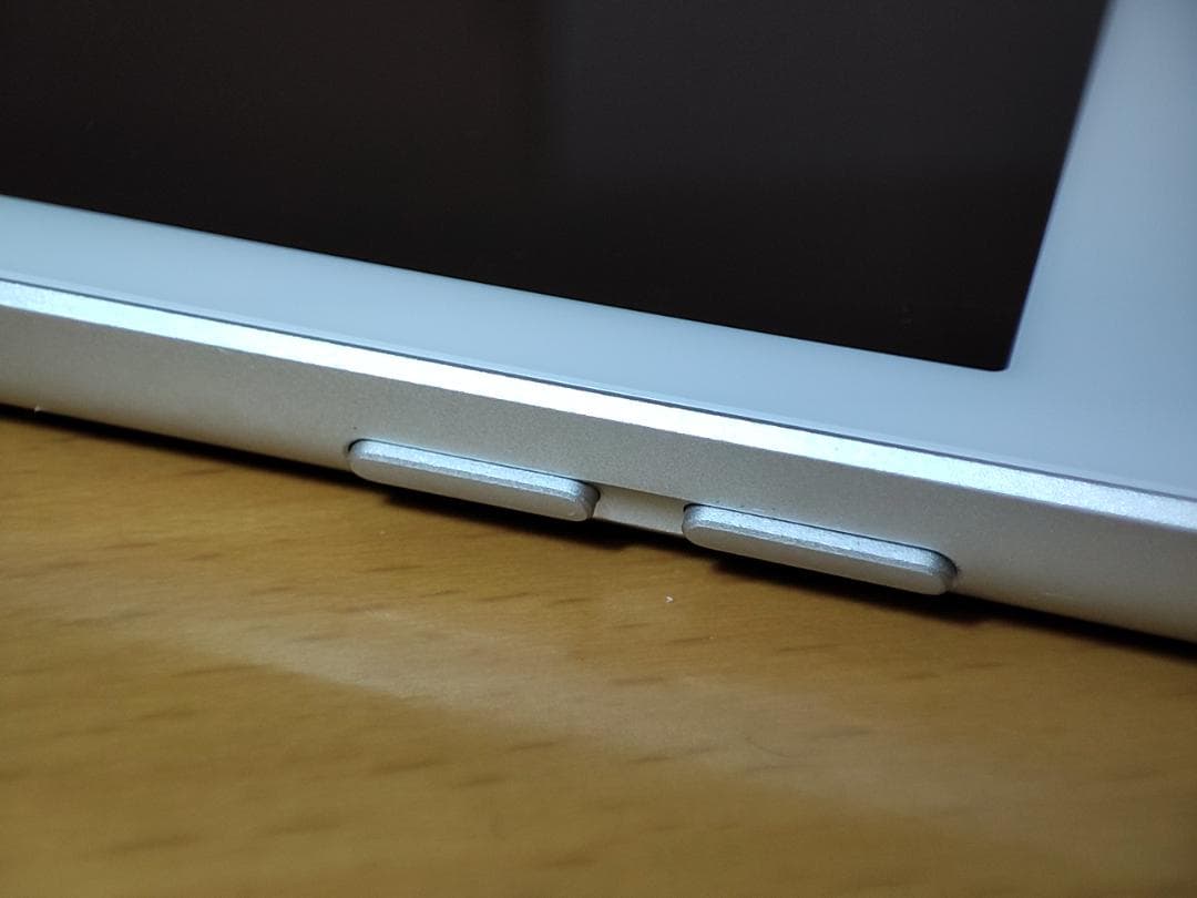 iPad 第8世代 Wi-Fi 128GB シルバー（外箱、純正充電器付）