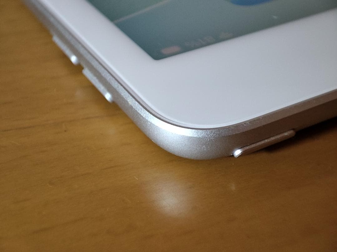 iPad 第8世代 Wi-Fi 128GB シルバー（外箱、純正充電器付）