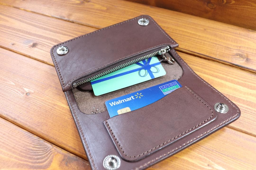 【訳アリ品】スタッズ ミドルウォレット 革色黒こげ茶　糸色こげ茶