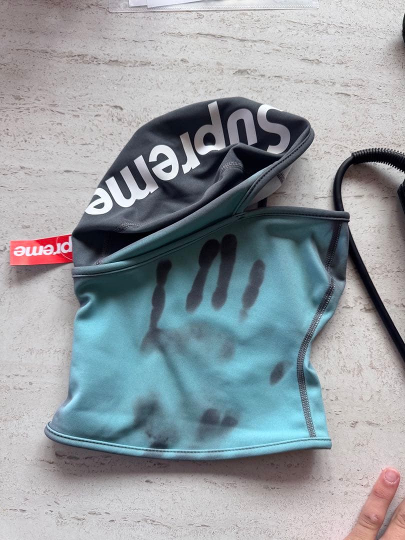 Supreme Heat Reactive Balaclava熱で色変わります