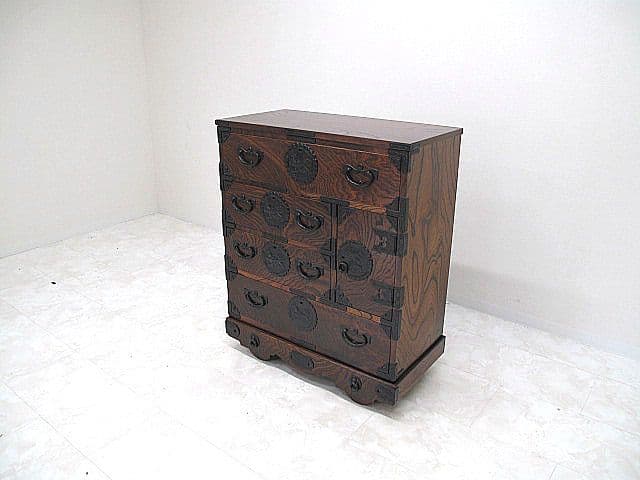 美品鍵付き 岩谷堂箪笥 車箪笥 欅材 漆仕上 W82×D41×H98cm 和箪笥