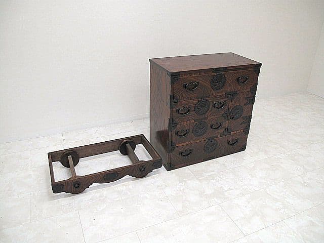 美品鍵付き 岩谷堂箪笥 車箪笥 欅材 漆仕上 W82×D41×H98cm 和箪笥