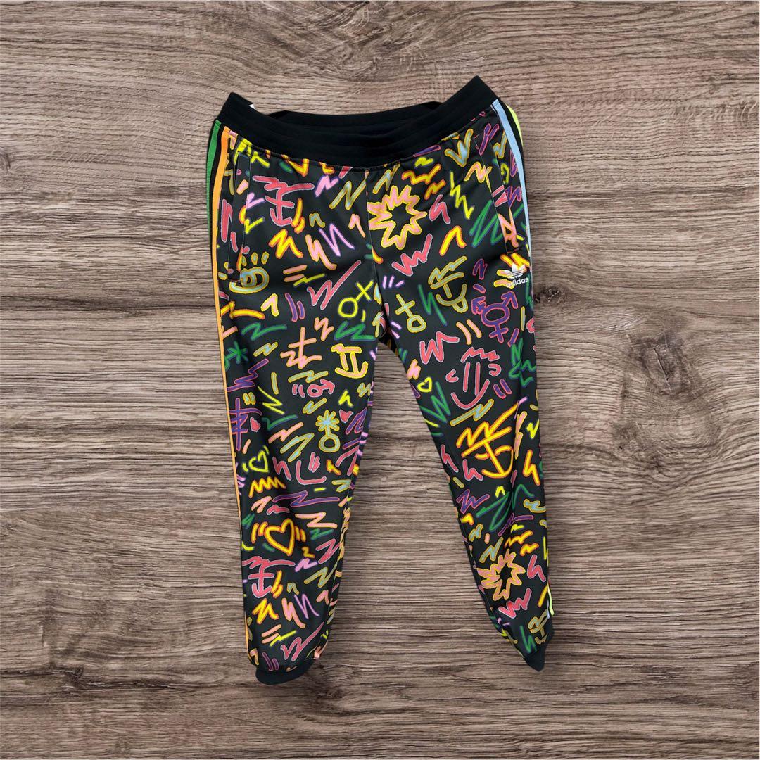 adidas LOVEUNITESTPカラフルジャージセットアップ