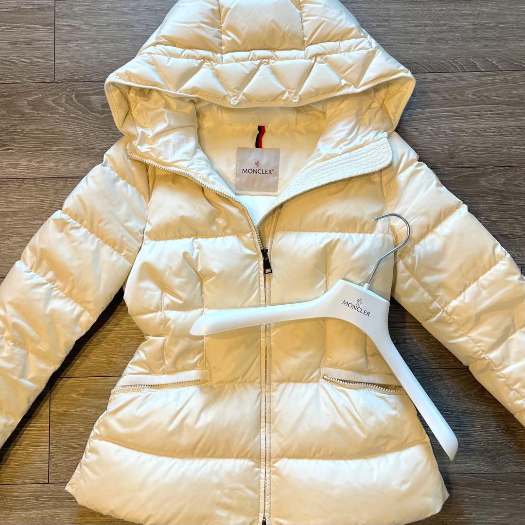 れいれい　モンクレール ダウンジャケット　Avoce