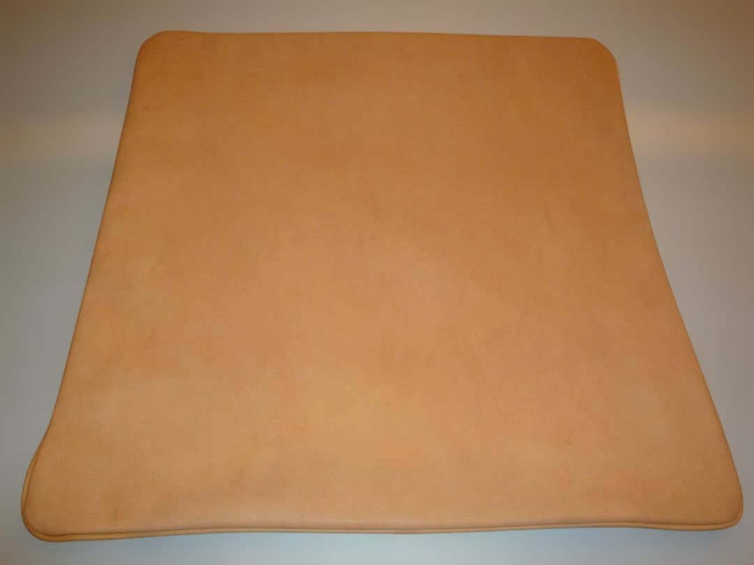 栃木レザー　ヌメ革クッション・差布団／１枚革．高級サロン御用達