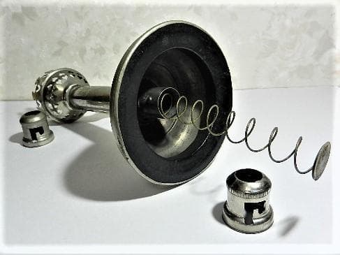 希少な「バネ押し上げ式蝋燭（ろうそく）ランプ」