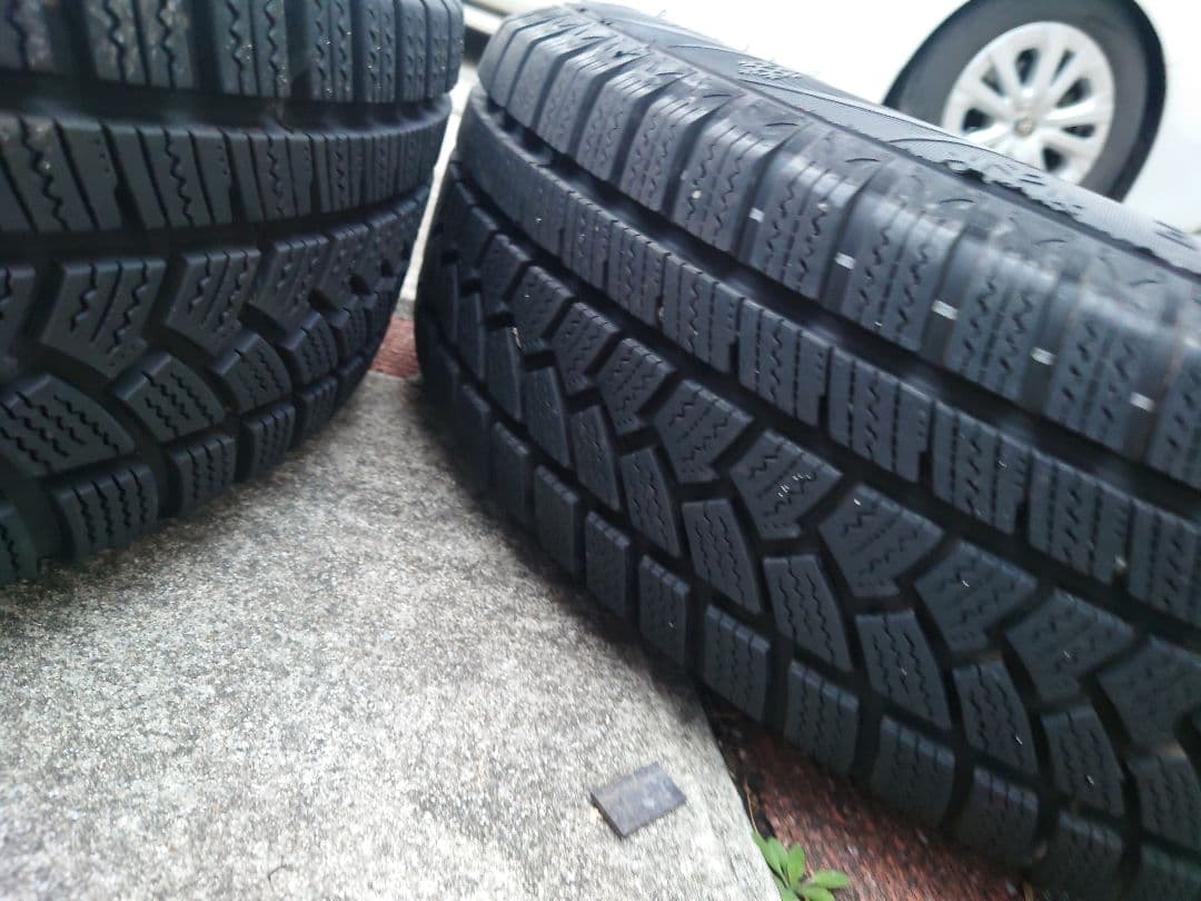 ノア　ヴォクシー　スタッドレスタイヤ　ホイール付き