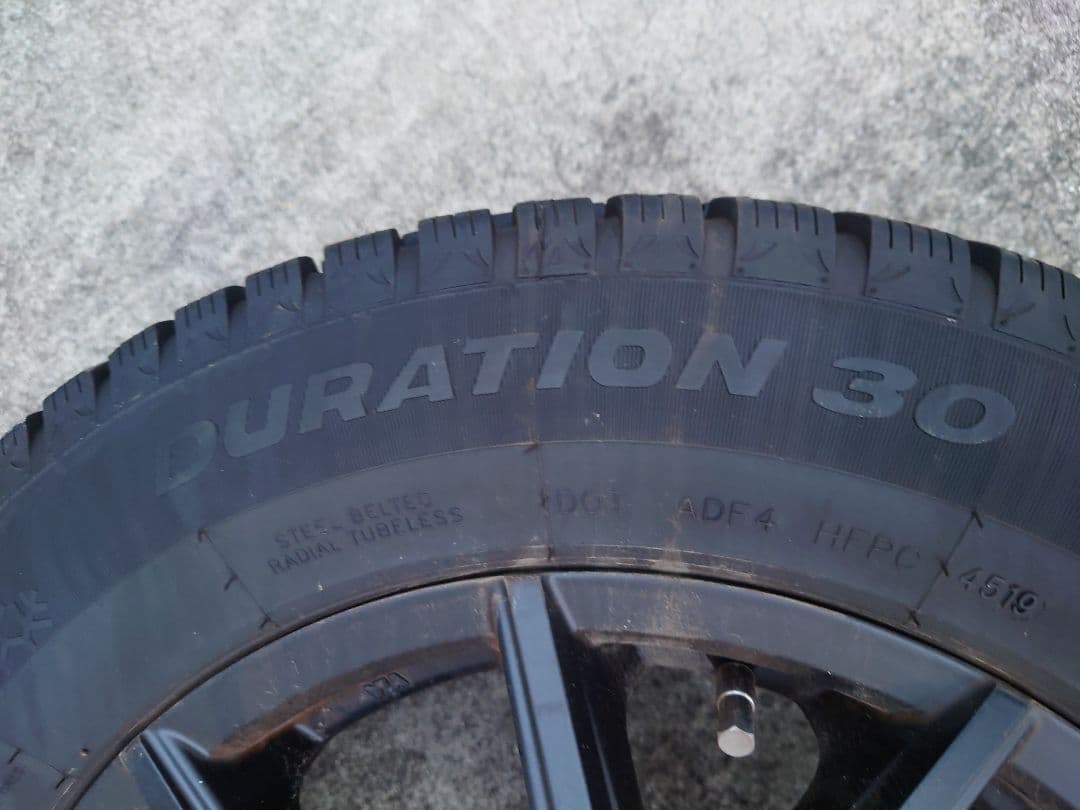 ノア　ヴォクシー　スタッドレスタイヤ　ホイール付き